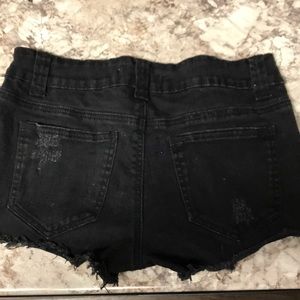 Black denim shorts 🖤